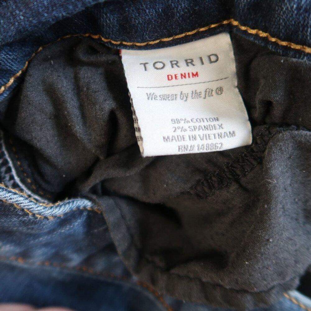 Torrid 22R Relaxed Fit Bootcut Dark Wash Denim Jeans Plus Size 32" Inseam - Picture 4 of 5